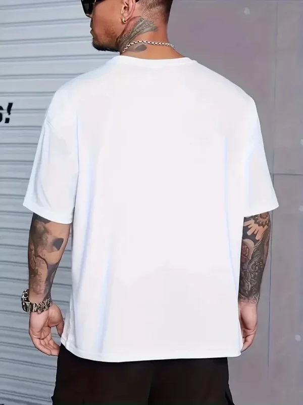 Eşsiz Baskı Tasarımlı Şık Büyük Beden Erkek Tişörtü - Rahat Polyester, Makinede Yıkanabilir, Yuvarlak Yaka - Her Mevsim İçin Mükemmel - Beyaz - Görsel 2