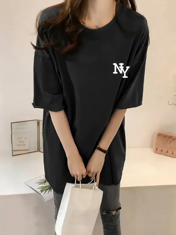Kadın Eğlenceli Harf NY Baskılı Bisiklet Yaka Tişört - Rahat Polyester, Makinede Yıkanabilir - Yaz ve Fitness için Mükemmel, Yuvarlak Yaka - Siyah - Görsel 2